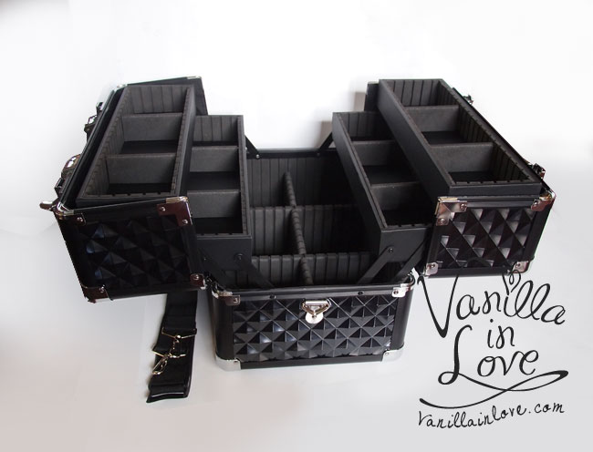 กระเป๋าเครื่องสำอางค์