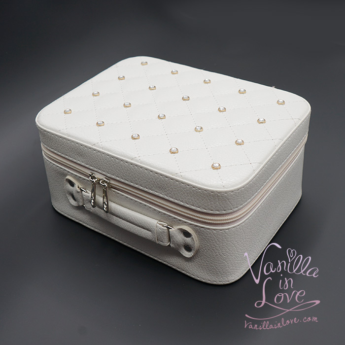 กล่องเครื่องสำอาง สีขาว