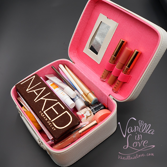 กล่องเครื่องสำอาง สีขาว