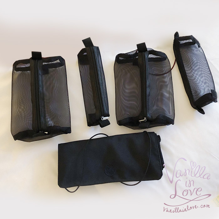 กระเป๋าเครื่องสำอางสีดำ