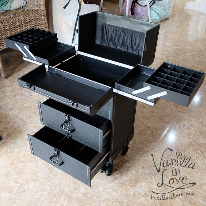 กระเป๋าช่างแต่งหน้าล้อลาก