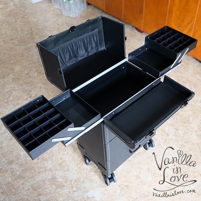 กระเป๋าช่างแต่งหน้าล้อลาก