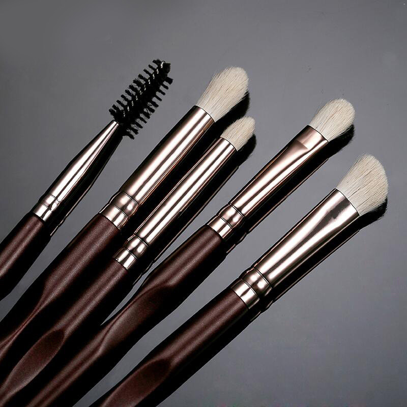 แปรงแต่งตา